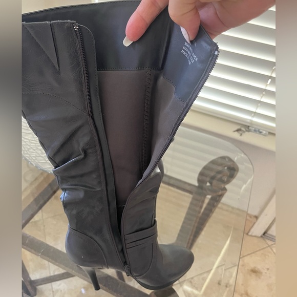 JESSICA SIMPSON grey high heeled boots - Picture 2 of 9